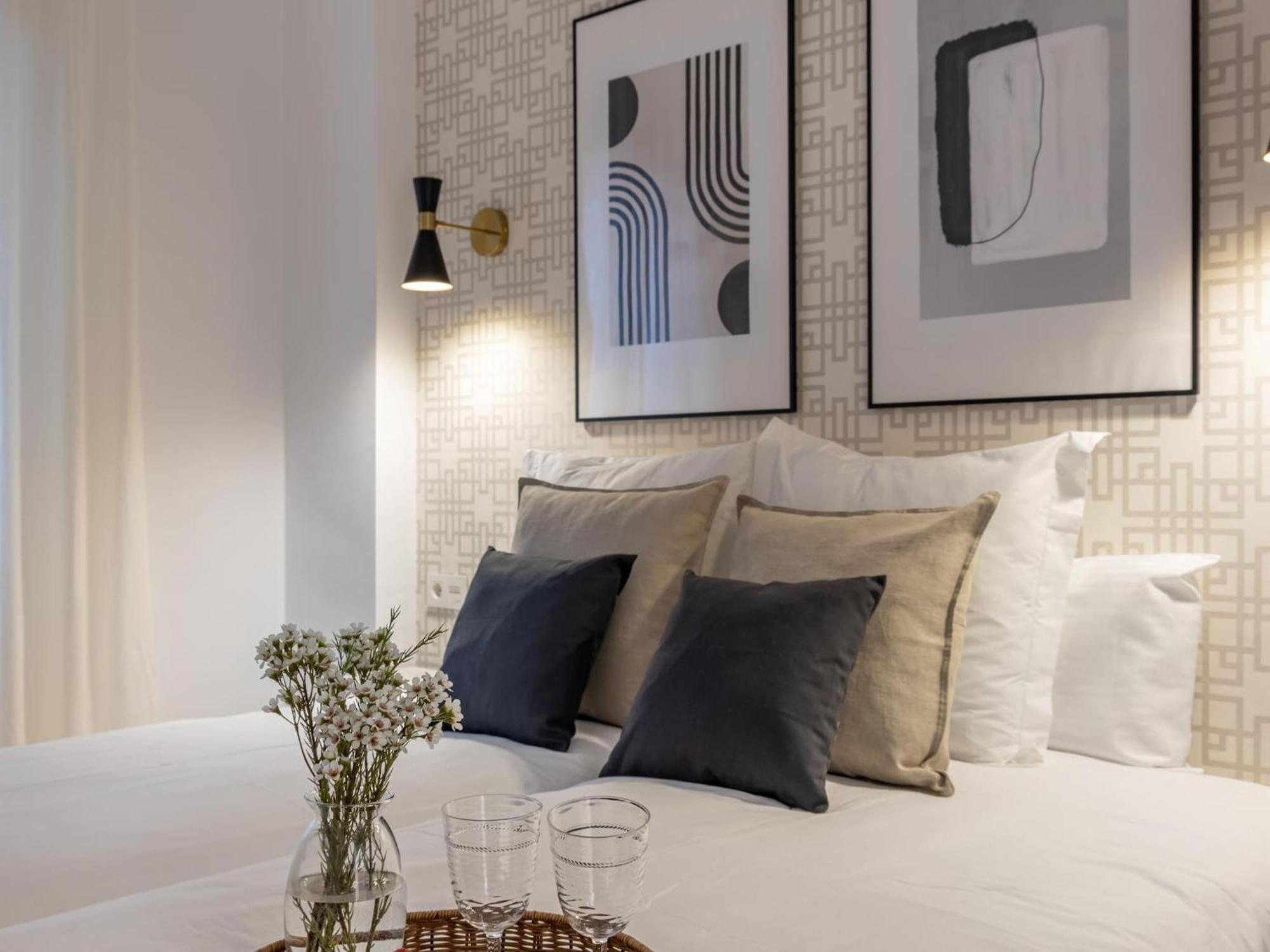 Central Stylish And Elegant 1 & 2 Bedroom Apartments III Granada Exterior photo