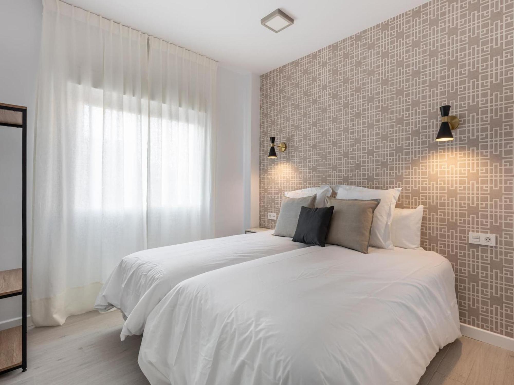 Central Stylish And Elegant 1 & 2 Bedroom Apartments III Granada Exterior photo