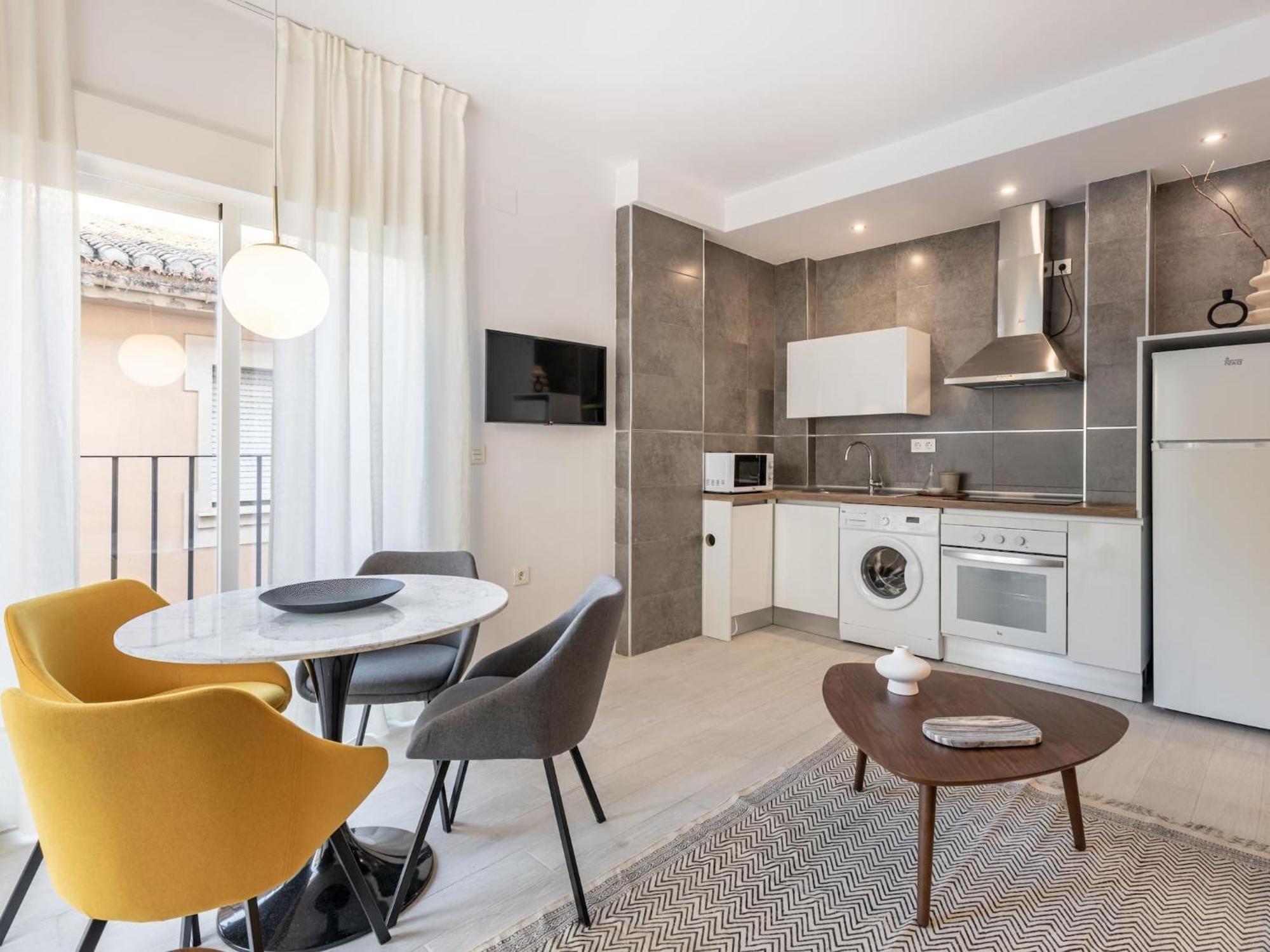 Central Stylish And Elegant 1 & 2 Bedroom Apartments III Granada Exterior photo